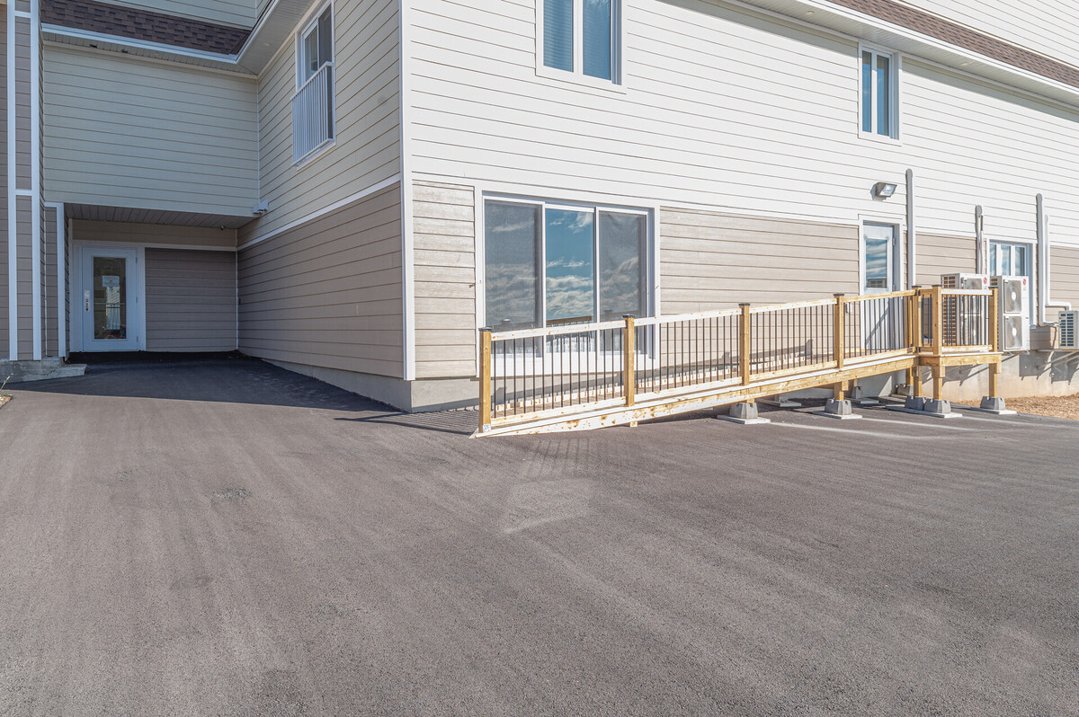 Résidence des religieuses / Résidence Le Royal | Bathurst, Nouveau-Brunswick